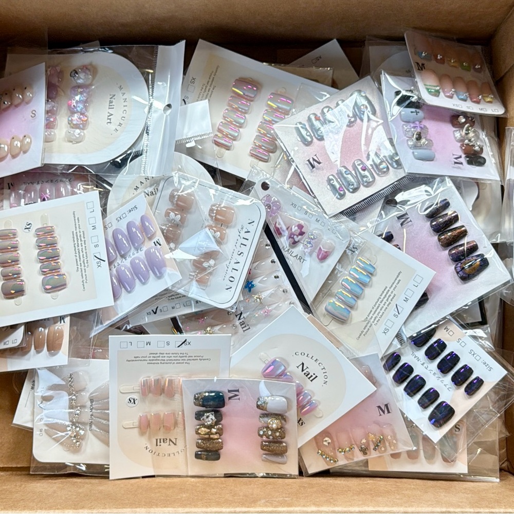 Stylish Press-On Nails Sets XOXO